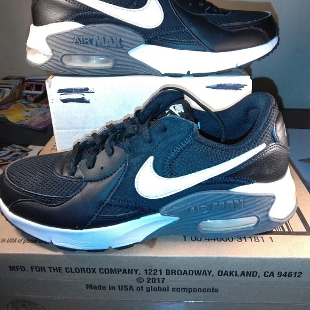 Nike Air Max Black and White Sneakers WOMEN'S SIZE 9 1/2